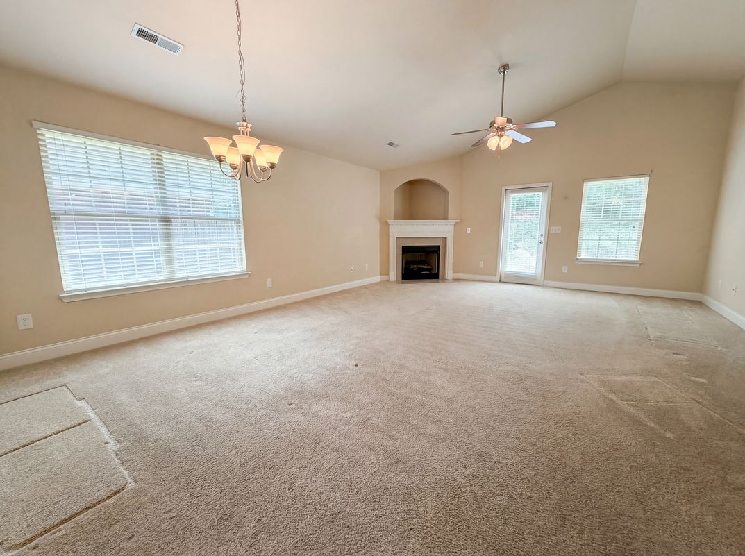 Photo 3 of 17 of 316 Vincent St, Alabaster, AL