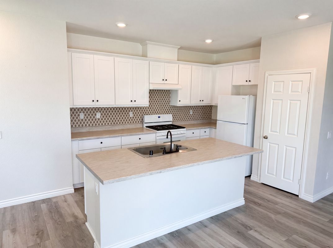 Property photo 2 of 2460 Fernwood Ln