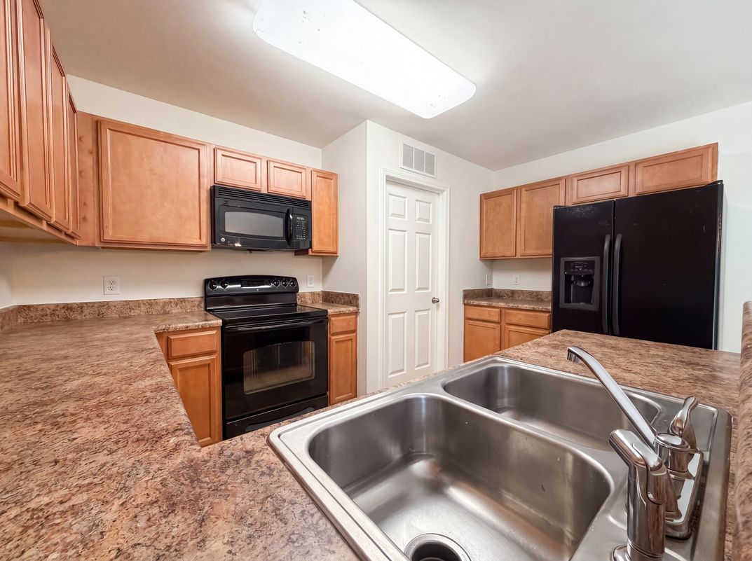 Photo 2 of 26 of 5503 Hardie Farm Dr, Greensboro, NC