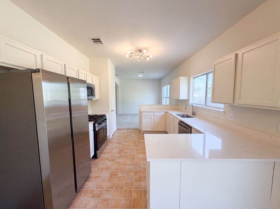 Photo 8 of 20 of 710 Encanto Dr, Leander, TX