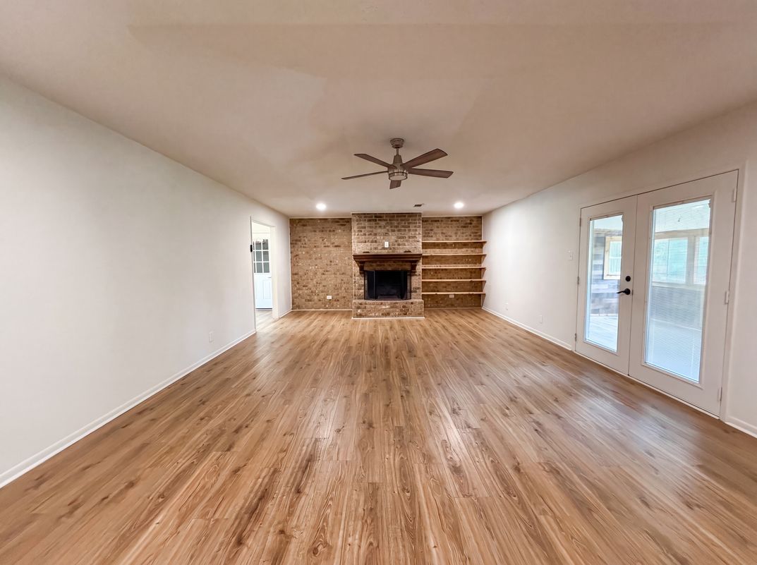 Photo 3 of 15 of 5204 Camino Dos Lagos Dr, Sherman, TX