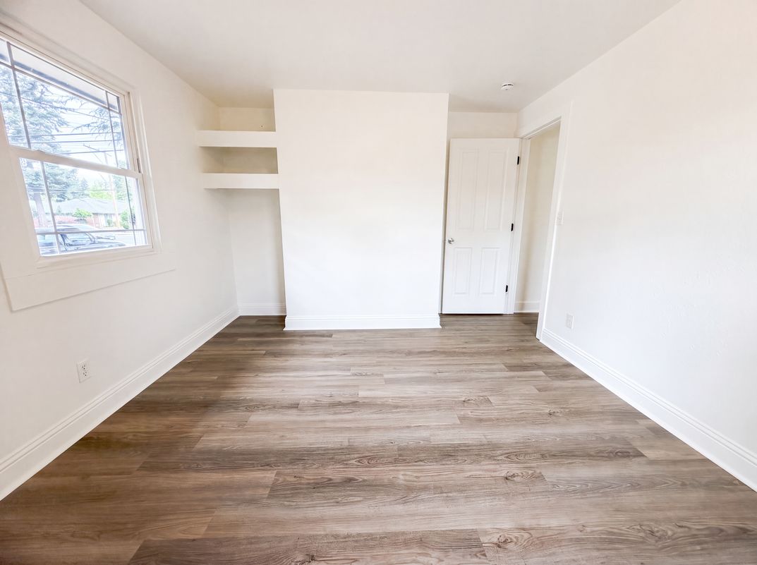 Photo 7 of 16 of 11650 NE Glisan St, Portland, OR