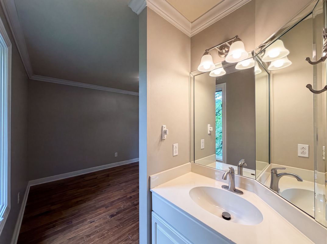 Photo 14 of 84 of 7030 Willowick Dr, Brentwood, TN