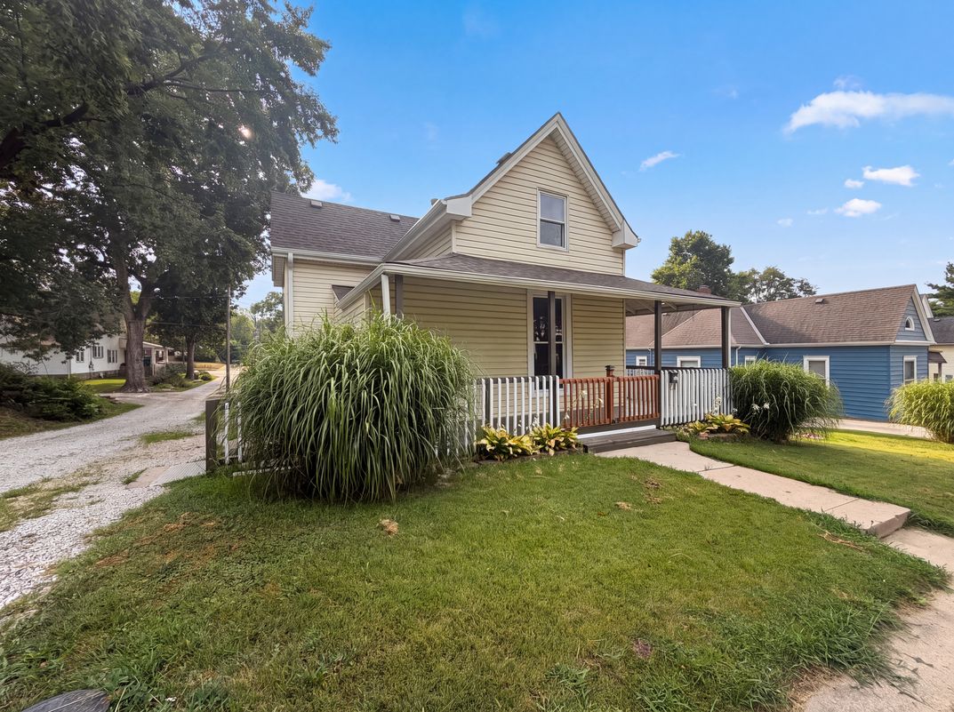 Photo 17 of 20 of 423 N Missouri St, Liberty, MO