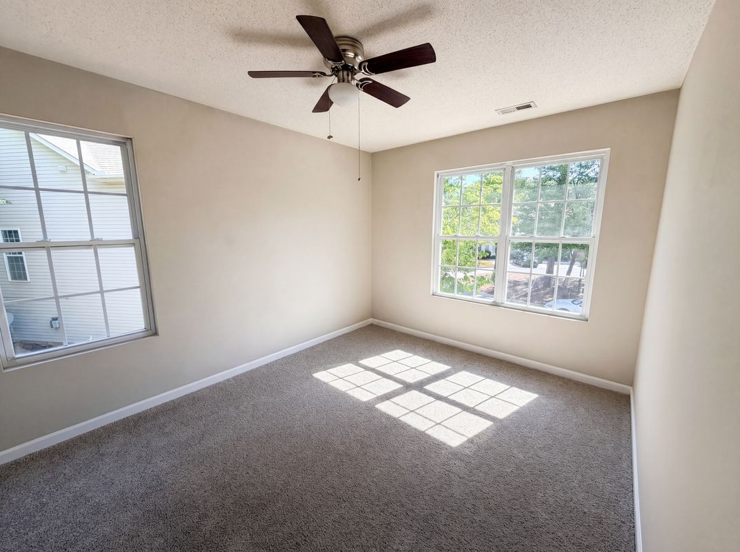 Photo 11 of 17 of 43 Edgebrook Cir, Durham, NC