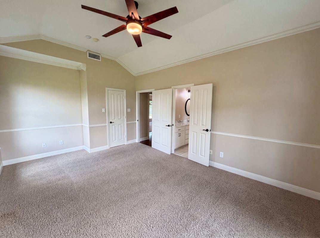 Photo 10 of 33 of 1908 Fairway Ln, Royse City, TX