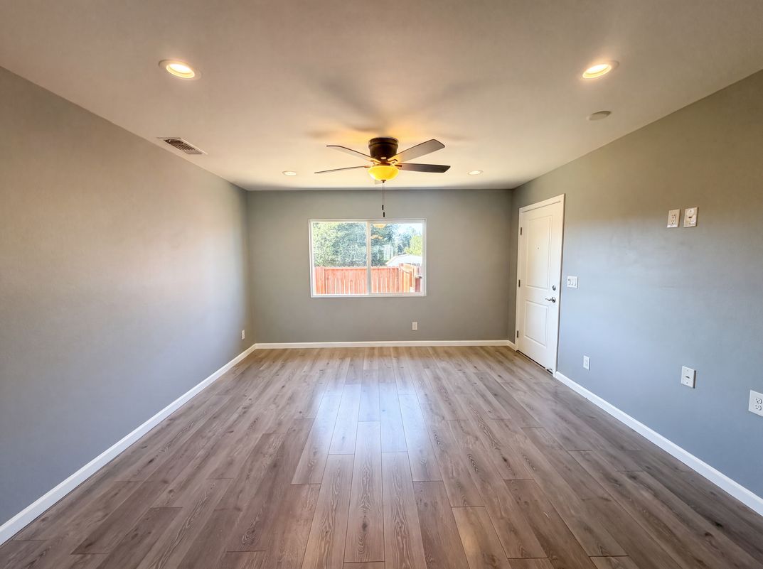 Photo 9 of 24 of 3713 Ripley St, Sacramento, CA