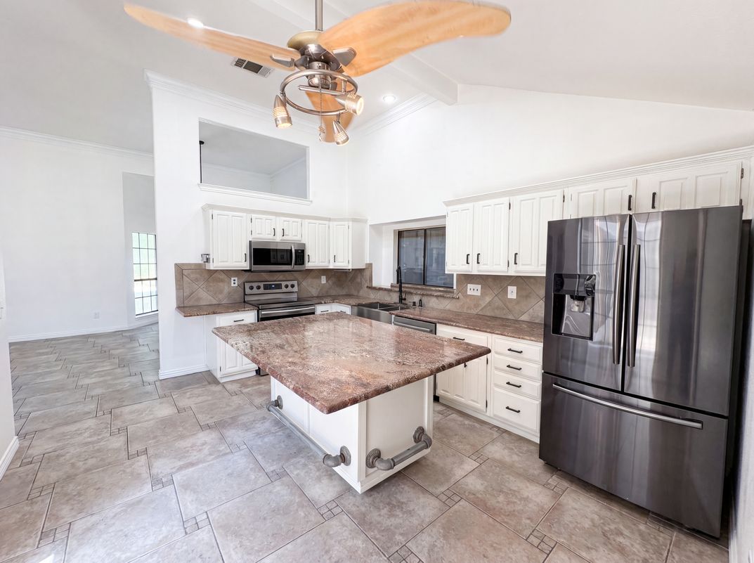 Photo 8 of 18 of 1613 Mullins Dr, Plano, TX