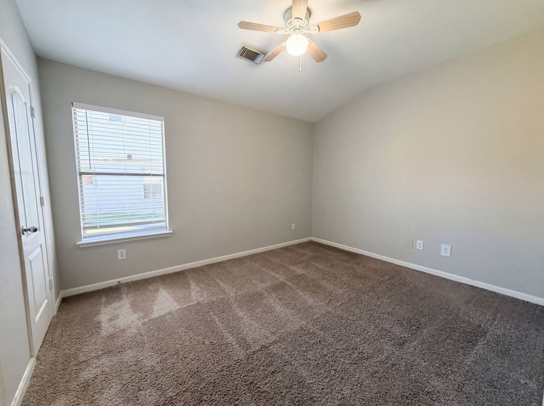 Photo 4 of 19 of 19822 Rippling Brook Ln, Tomball, TX
