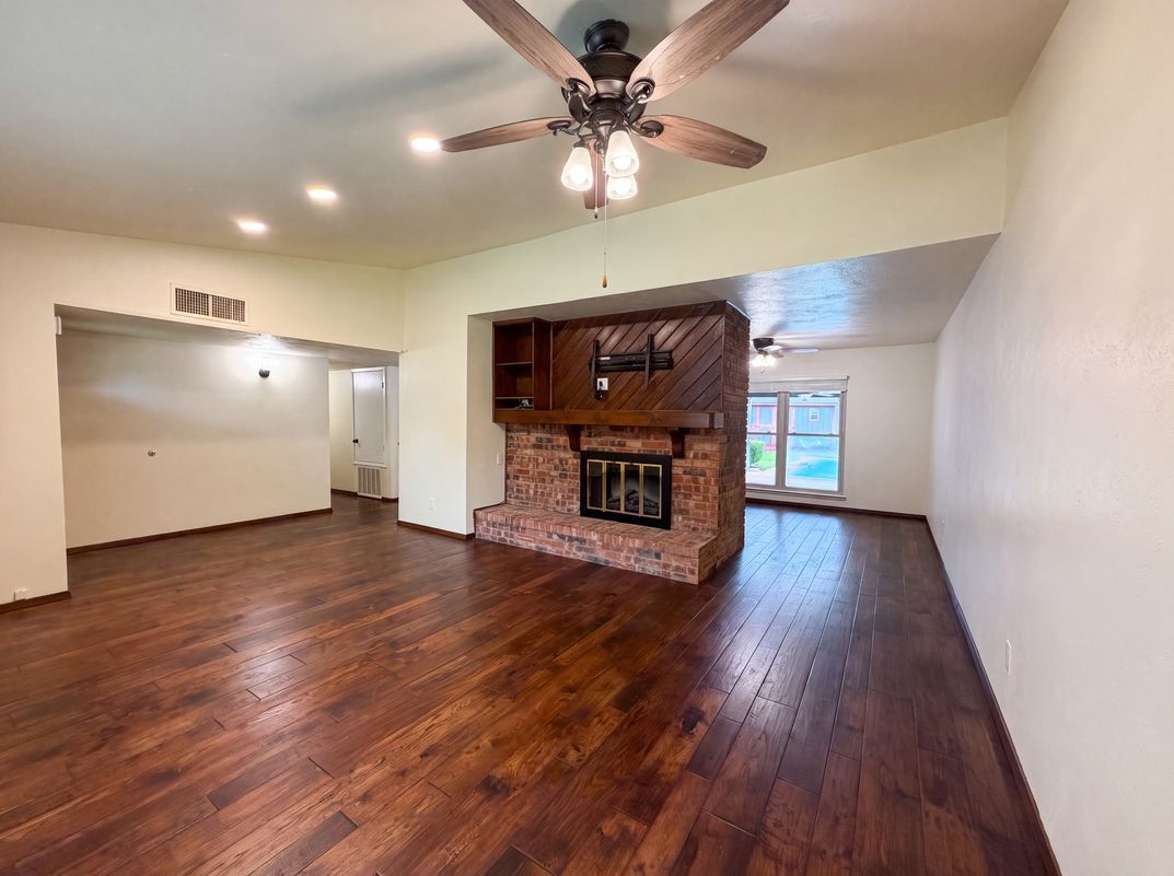 Photo 7 of 28 of 530 Shadowcrest Ln, Coppell, TX