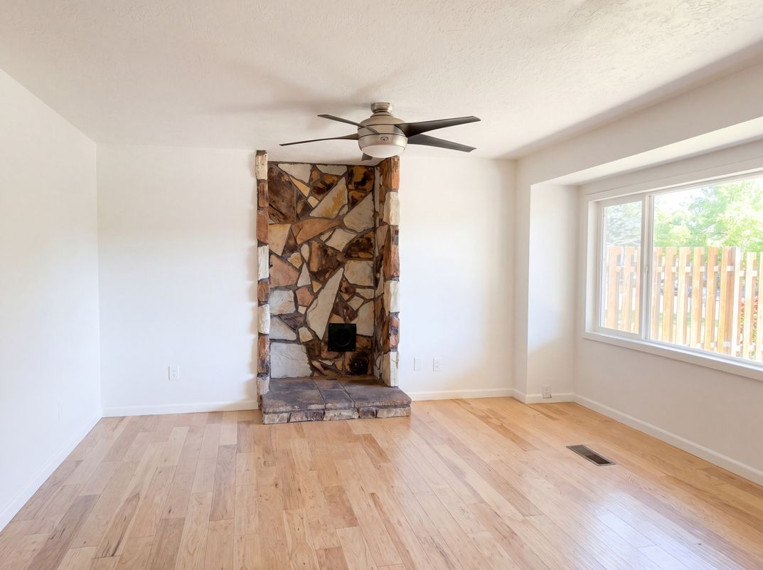 Photo 3 of 36 of 4927 Trade Wind Ave N, Keizer, OR