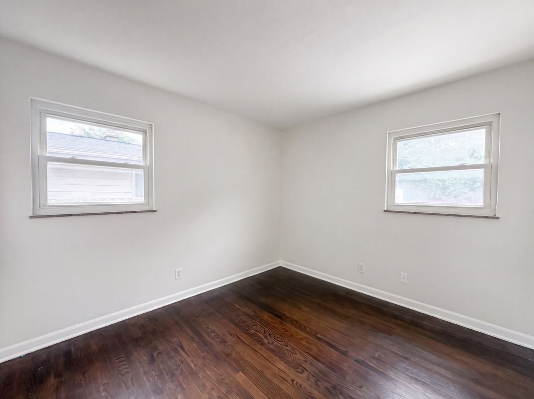 Photo 4 of 25 of 651 Raleigh Dr, Columbus, OH