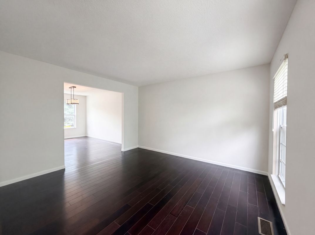 Photo 9 of 44 of 7966 Lazelle Woods Dr, Westerville, OH