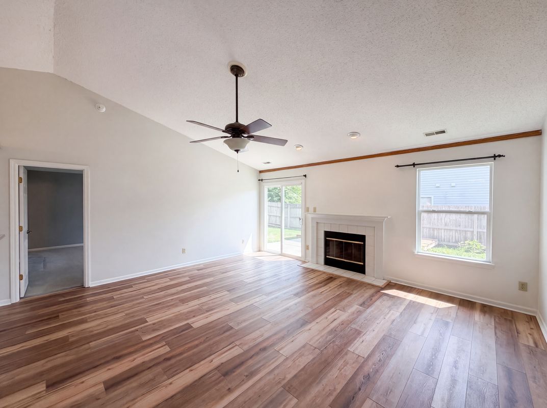 Photo 3 of 16 of 345 Leffler Dr, Indianapolis, IN