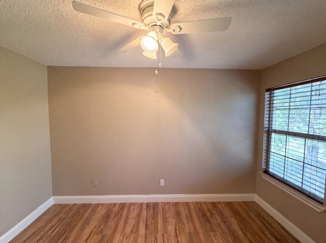 Photo 12 of 20 of 6604 N Chesterfield Dr, Fort Worth, TX
