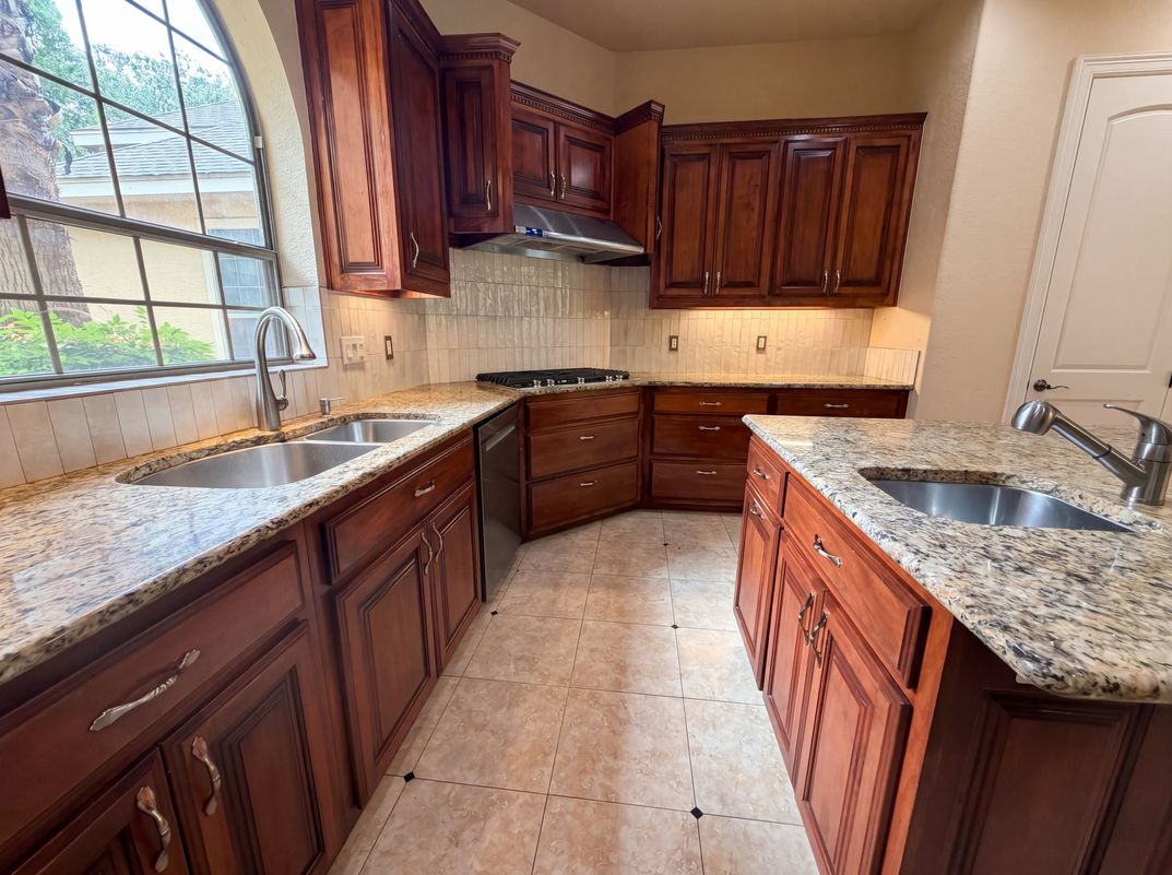 Photo 10 of 26 of 20646 Wahl Ln, San Antonio, TX