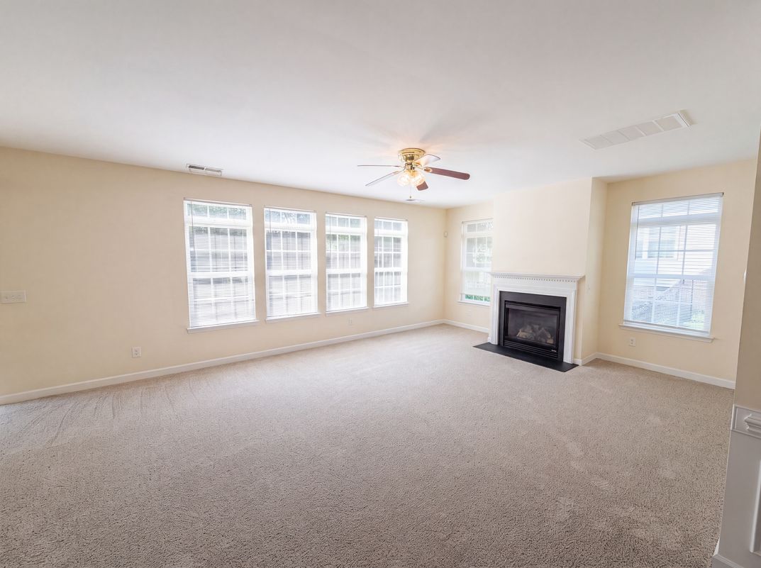 Photo 3 of 28 of 1139 Donelea Ln NW, Concord, NC