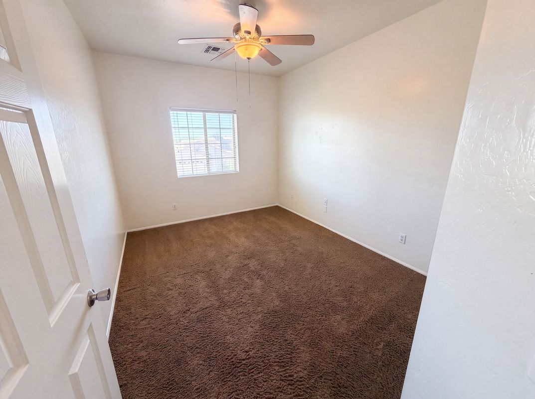 Photo 10 of 36 of 17268 W Elaine Dr, Goodyear, AZ
