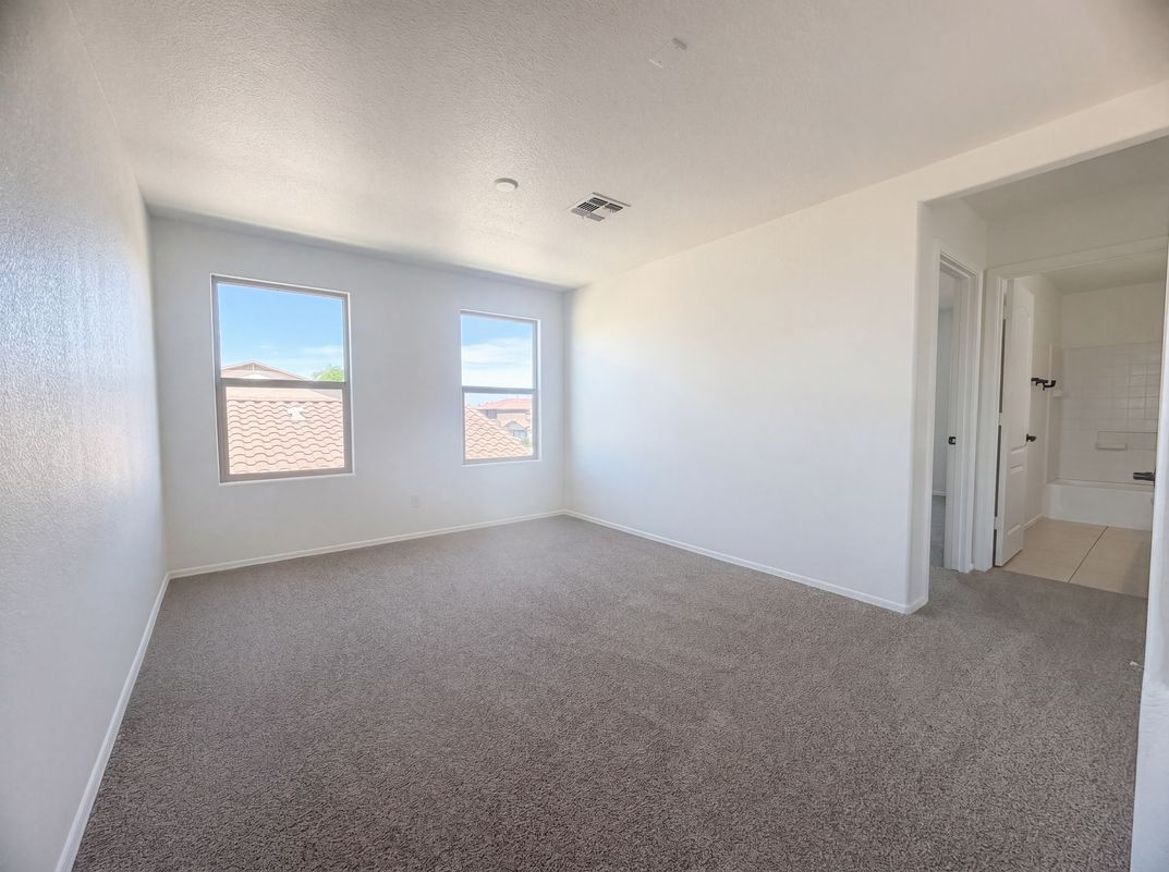 Photo 4 of 18 of 1043 E Daniella Dr, San Tan Valley, AZ