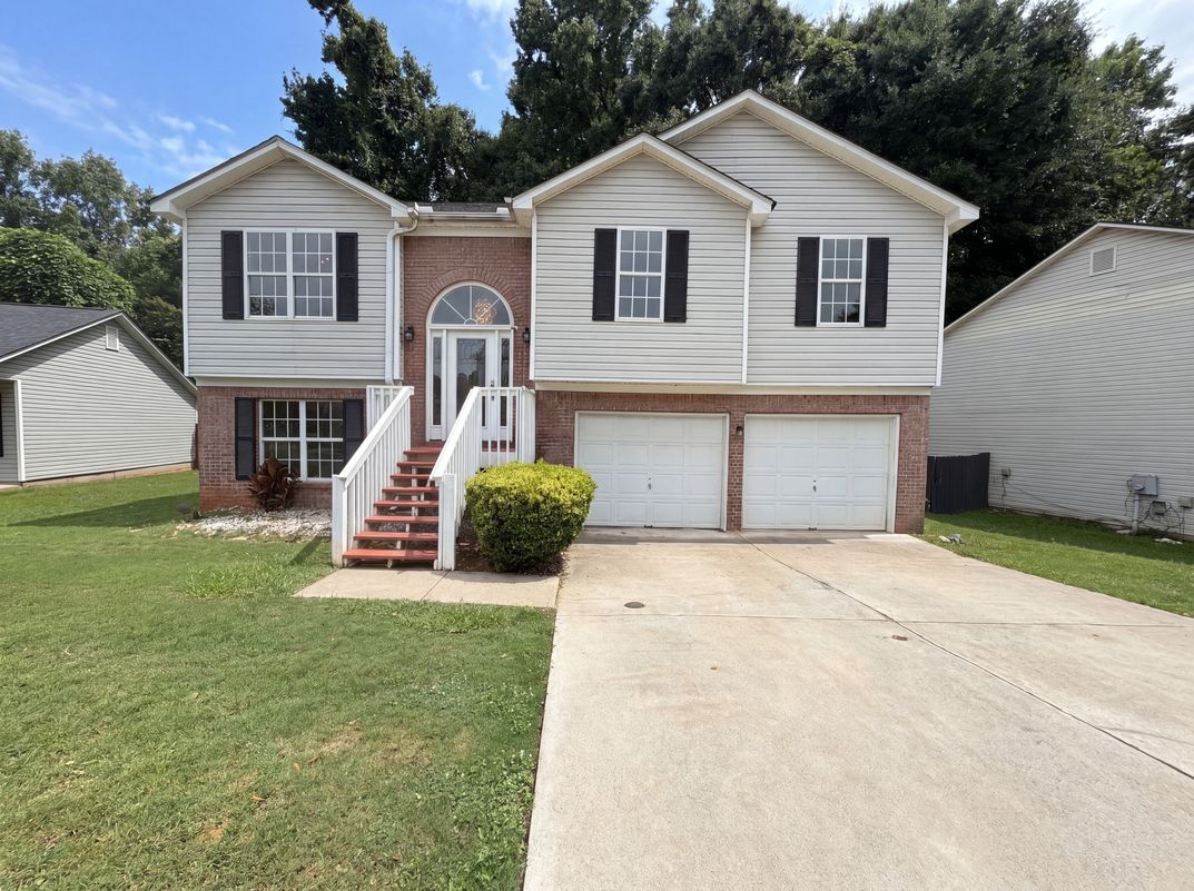 Property photo 1 of 2195 Clayton Rdg