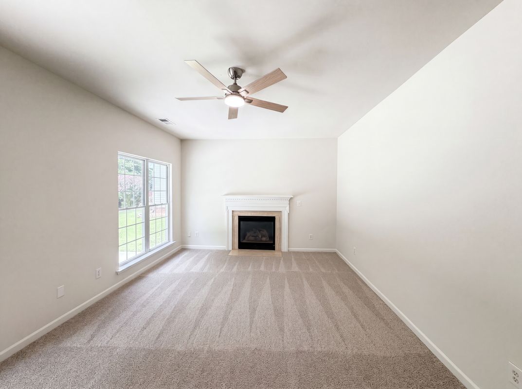 Photo 11 of 22 of 3621 Straussburg Woods Ln, Matthews, NC