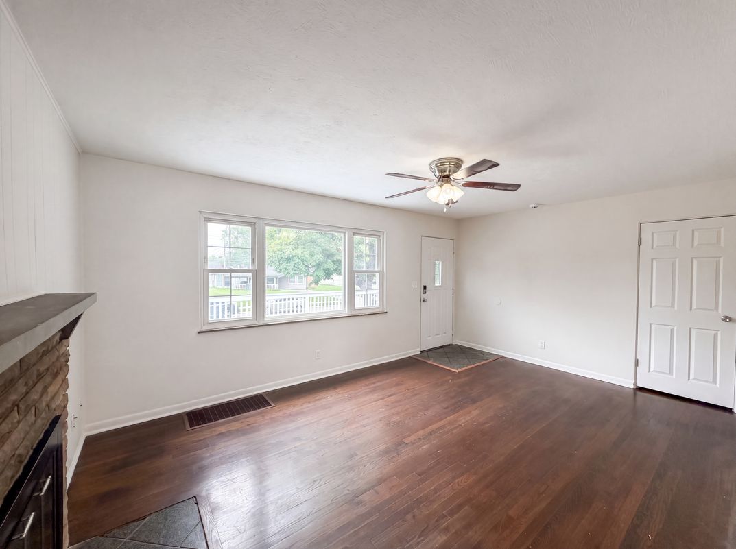 Photo 6 of 25 of 651 Raleigh Dr, Columbus, OH