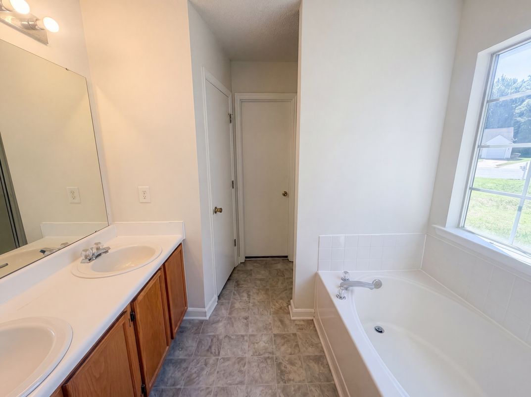 Photo 18 of 21 of 4234 Nestleway Ct, Greensboro, NC