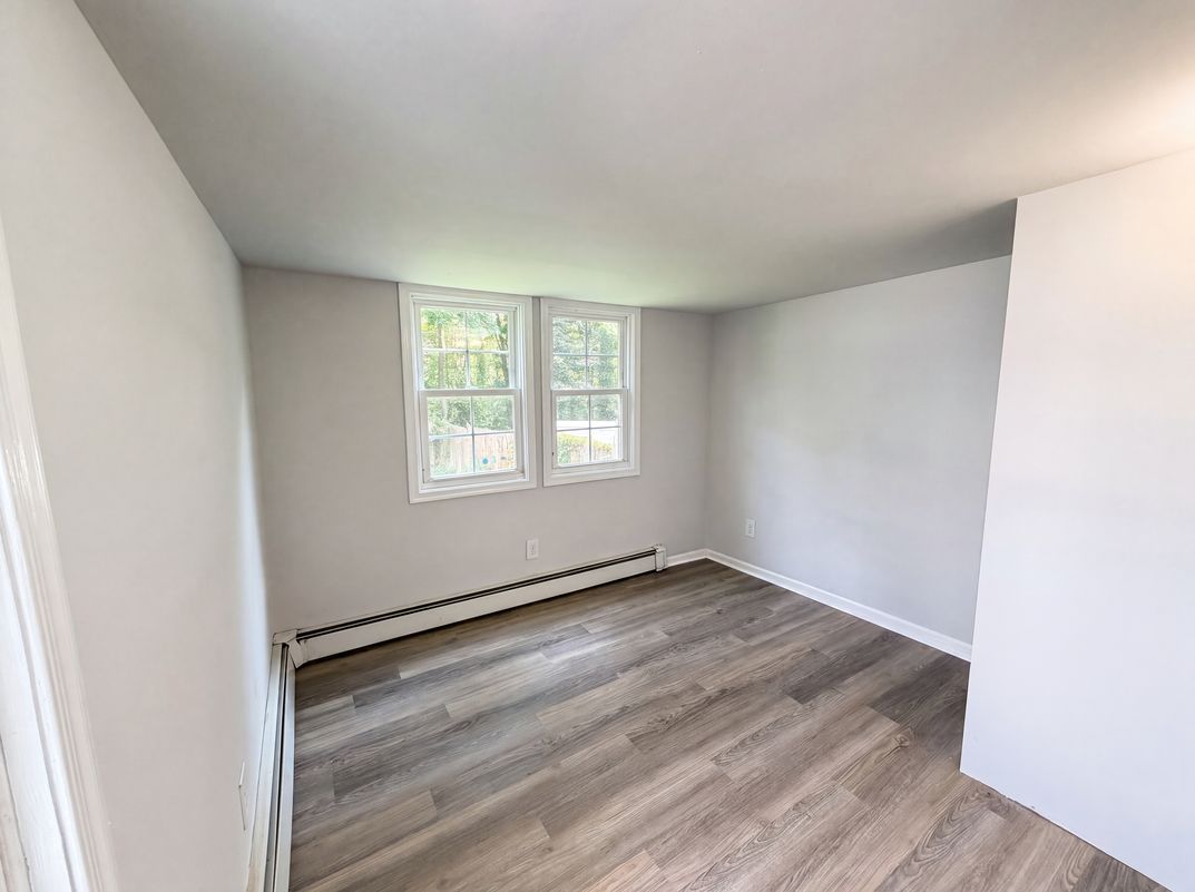 Photo 4 of 13 of 936 Grove Ave, Laurence Harbor, NJ