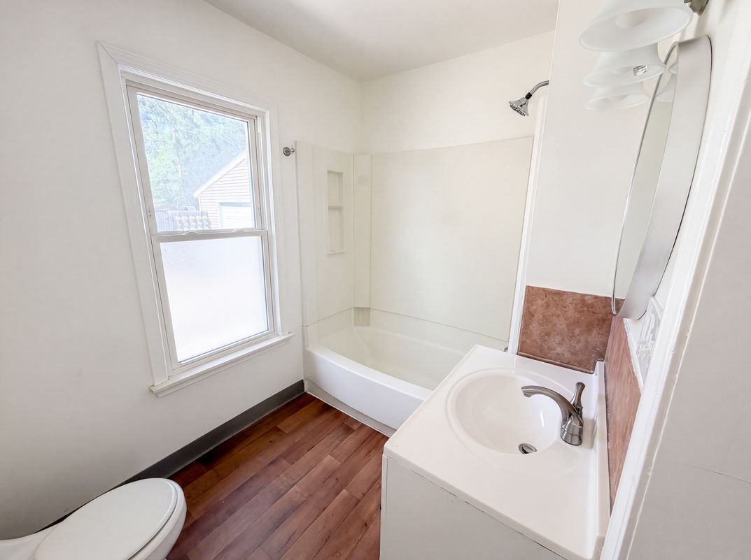 Photo 6 of 17 of 21420 Jefferson St, Farmington Hills, MI