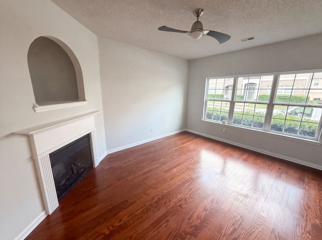 Photo 3 of 20 of 7553 Rutgers Cir, Fairburn, GA