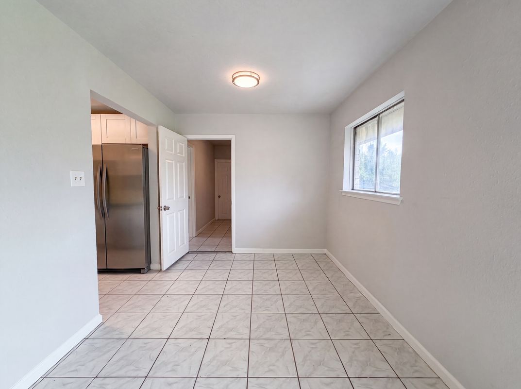 Photo 6 of 18 of 12510 Daventry Ln, Houston, TX