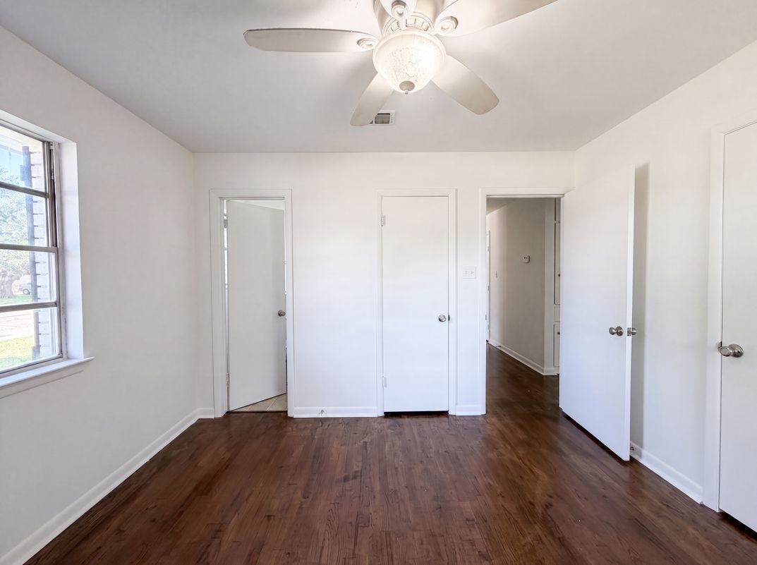 Photo 15 of 16 of 1213 S Ridgeway Dr, Cleburne, TX