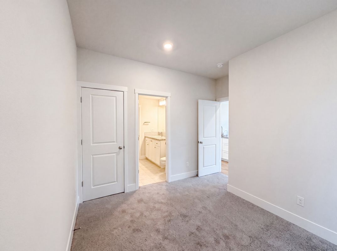 Photo 4 of 23 of 18404 SW Sugarloaf Ln, Beaverton, OR