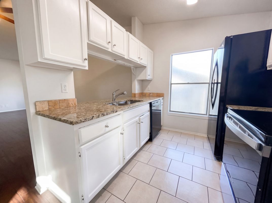 Photo 8 of 16 of 15009 Winter View Dr, San Antonio, TX