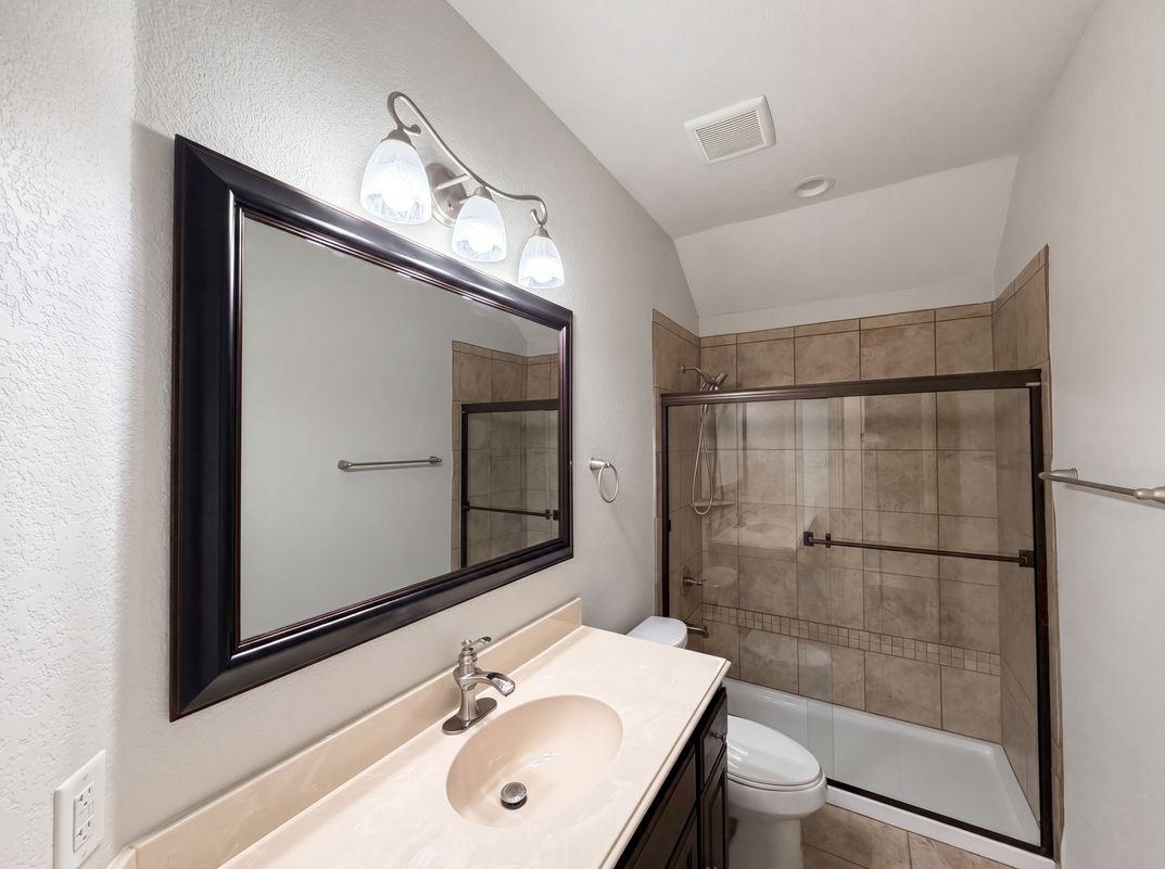 Photo 6 of 20 of 709 Ravenwood Dr, Saginaw, TX