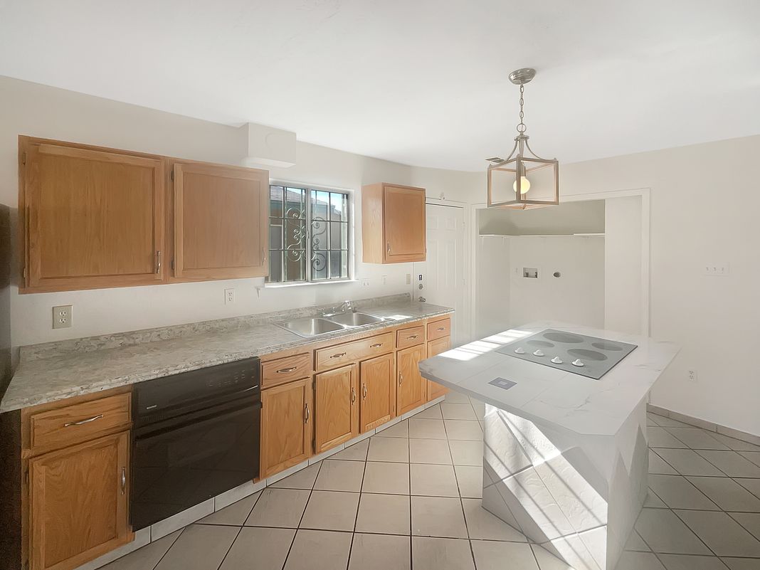 Photo 8 of 17 of 1333 Lucretia St SW, Albuquerque, NM