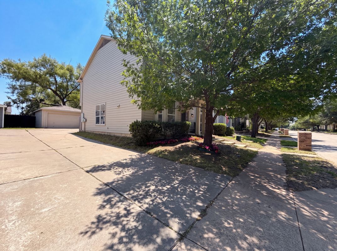 Photo 22 of 26 of 10636 Traymore Dr, Fort Worth, TX