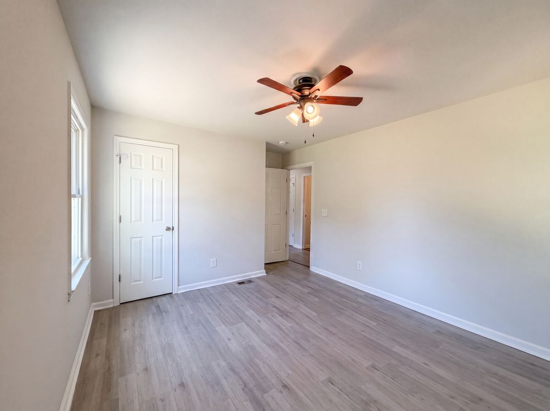 Photo 11 of 19 of 1036 E Commerce St, Lewisburg, TN