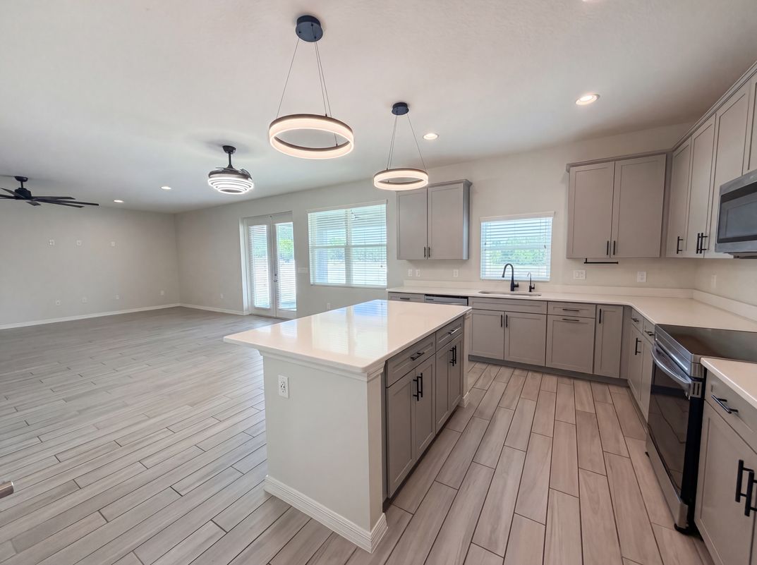 Photo 9 of 29 of 4510 Penkert Pl, Lakeland, FL
