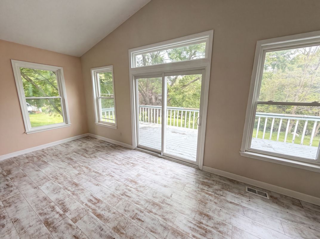Photo 7 of 19 of 6536 Mountview Ct, Brighton, MI