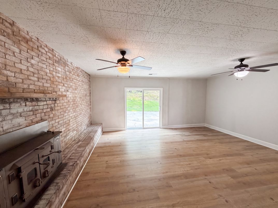 Photo 6 of 17 of 529 Timberlane Dr, Mount Holly, NC