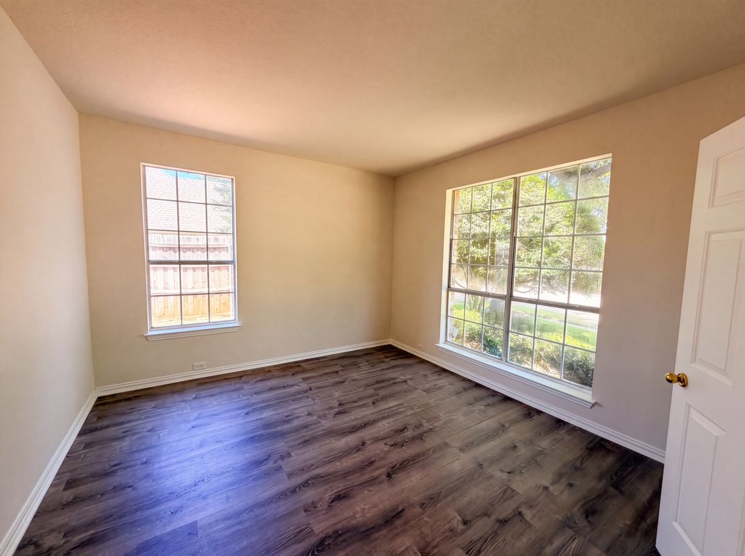 Photo 10 of 22 of 3106 Westshore Dr, Rowlett, TX