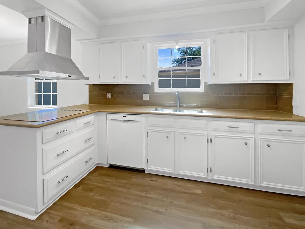 Photo 6 of 24 of 11307 Wickersham Ln, Houston, TX