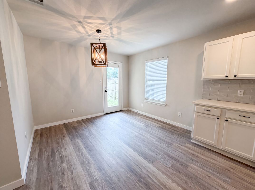 Photo 9 of 16 of 1076 Shadow Creek Blvd, Buda, TX