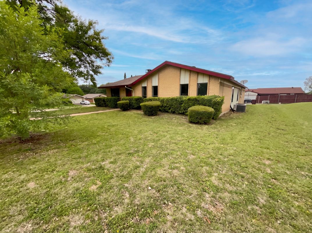 Property photo 1 of 3801 Grecian Ct