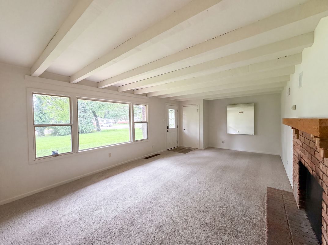 Photo 15 of 21 of 925 Woodcrest Ln, Hazelwood, MO