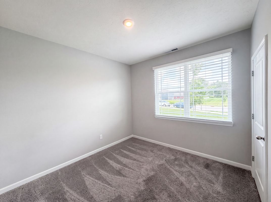 Photo 11 of 19 of 1671 Fairmount Dr, Greenfield, IN