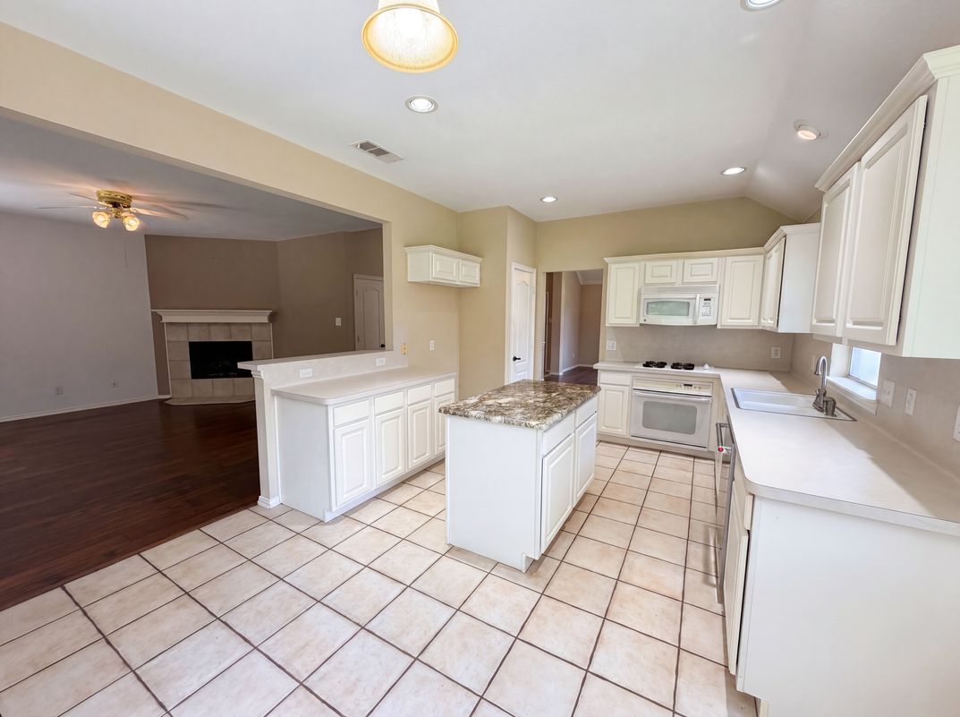 Photo 13 of 19 of 525 Hidden Oak Ln, Rockwall, TX