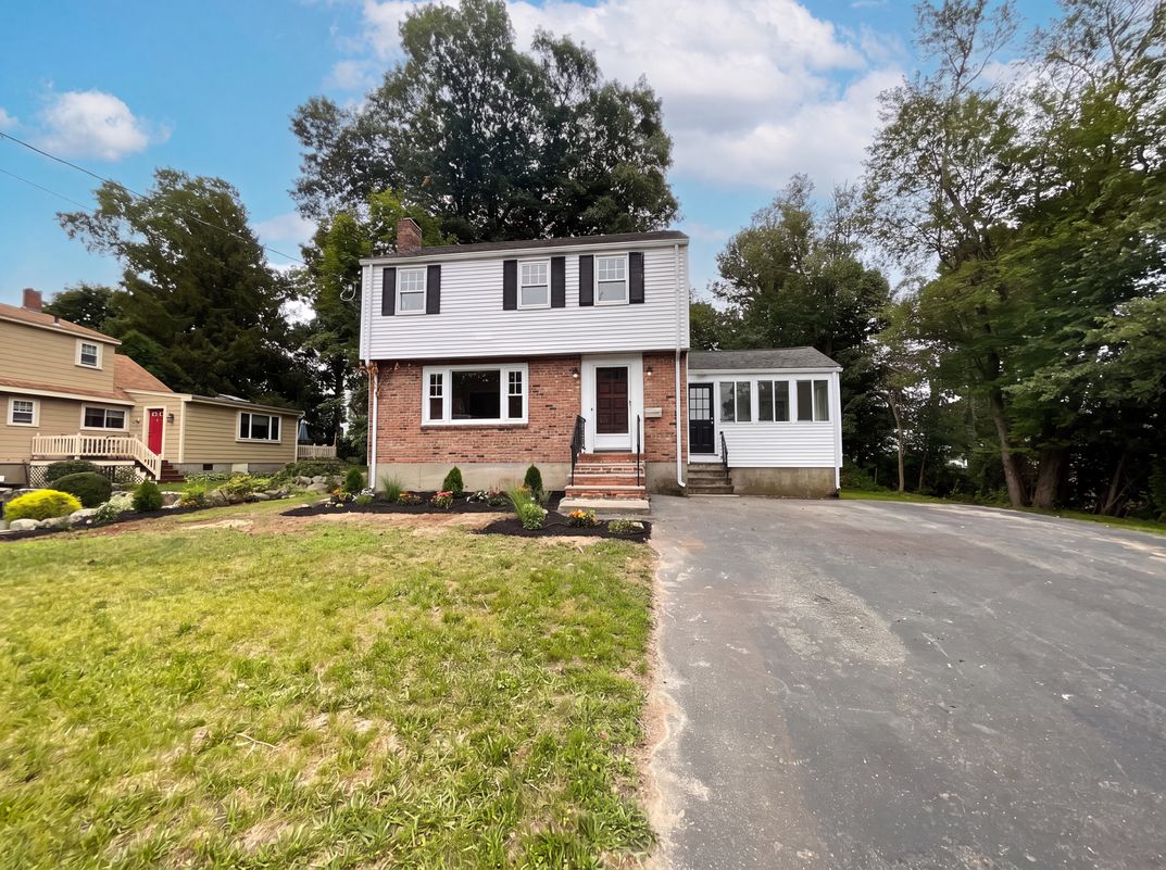 Photo 22 of 28 of 48 Woodlawn St, Randolph, MA
