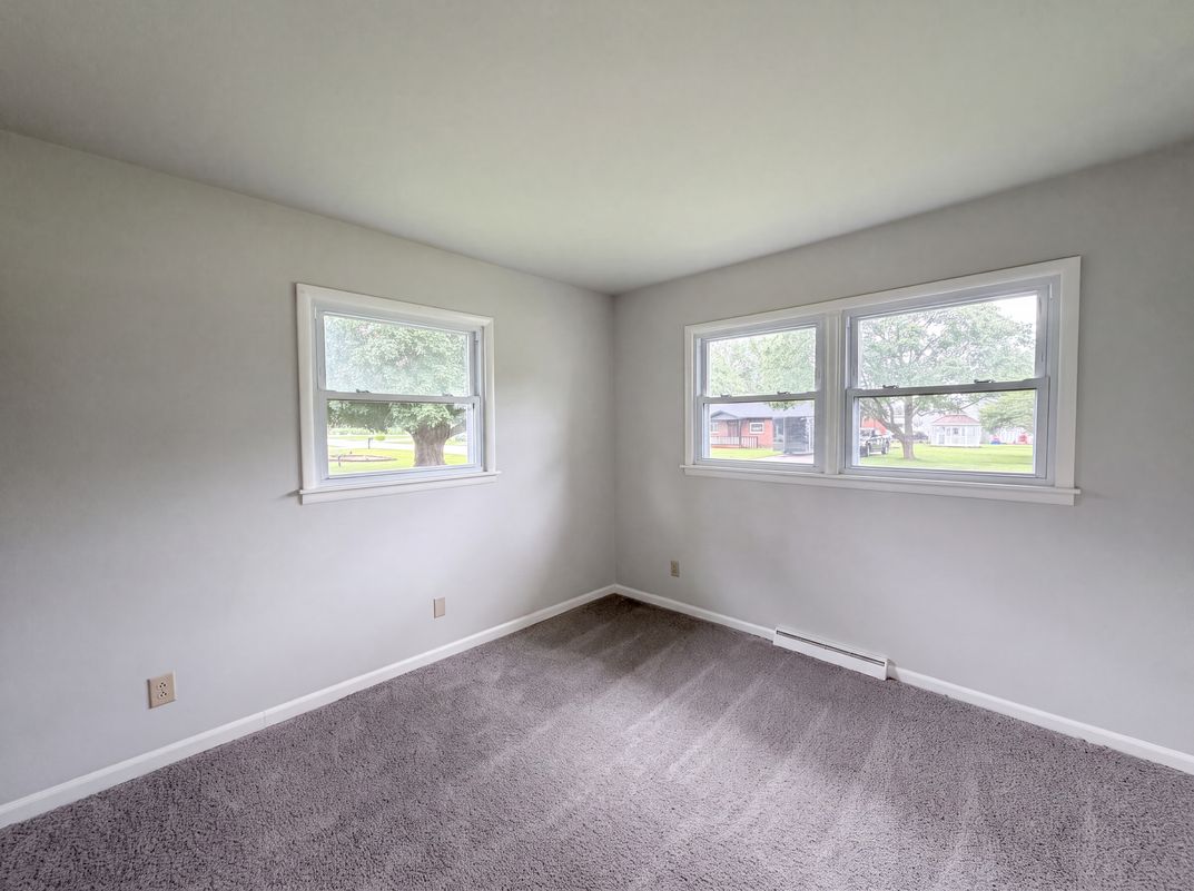 Photo 4 of 22 of 902 W Highland Dr, Shelbyville, IN